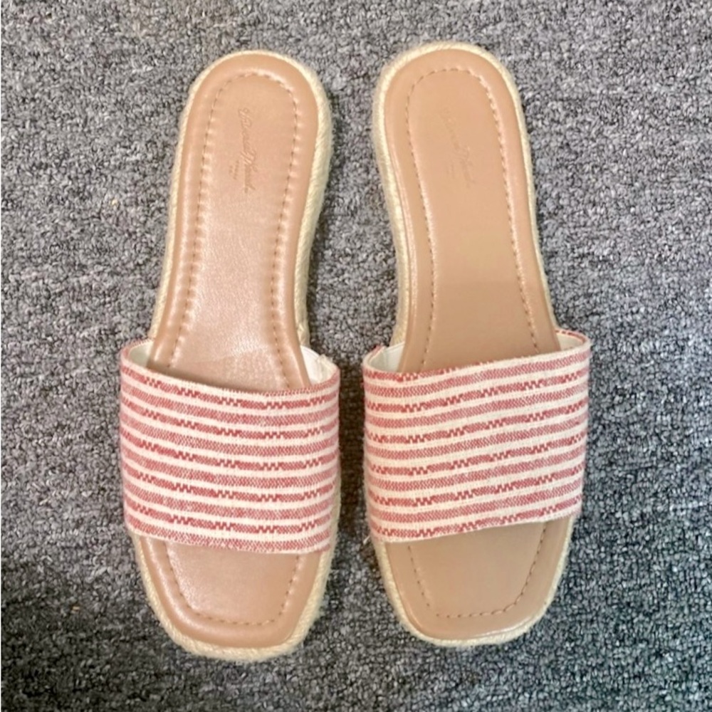 Universal Thread Flip Flops